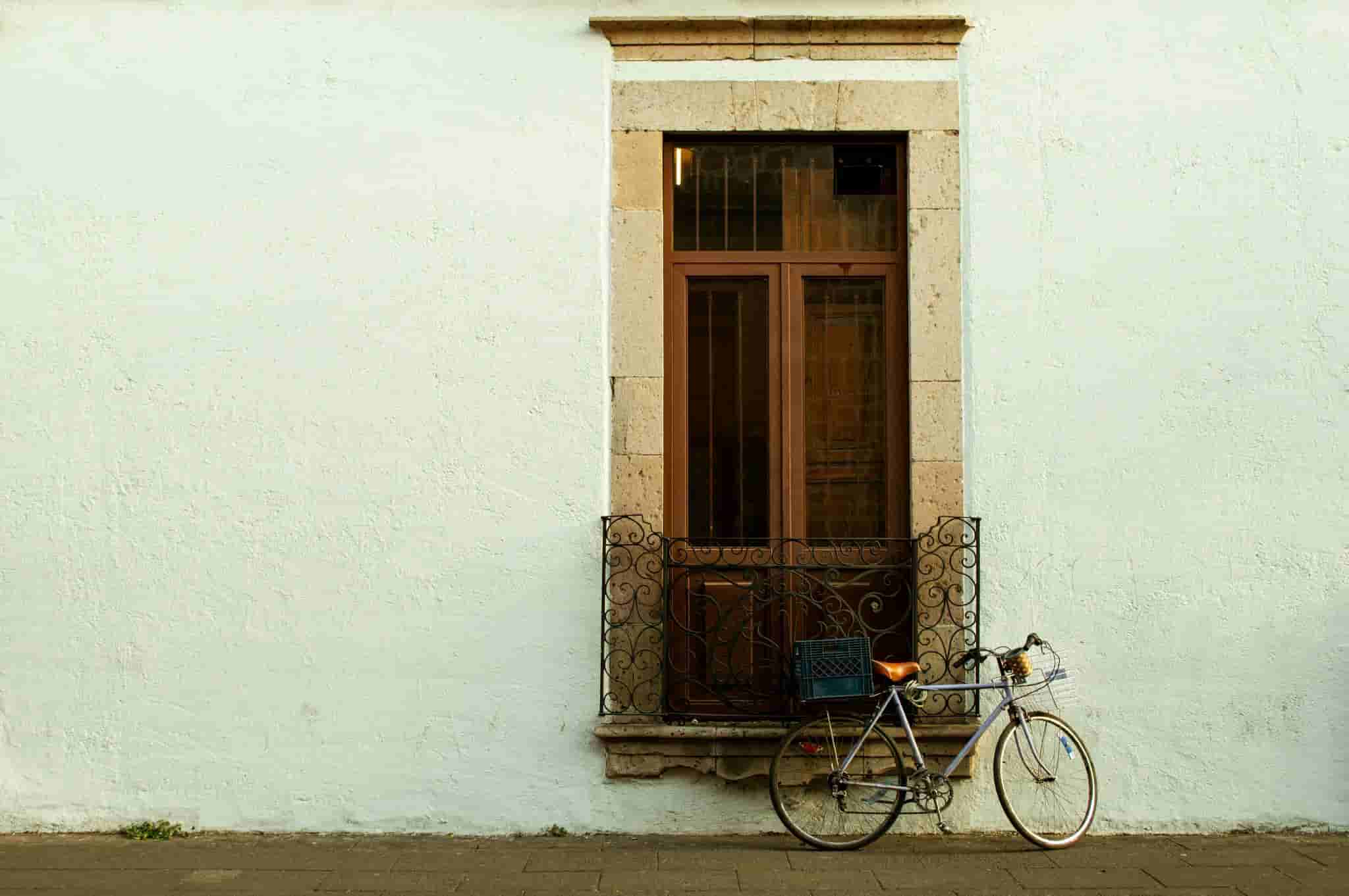 Renting an E-Bike in Valencia's Turia Gardens