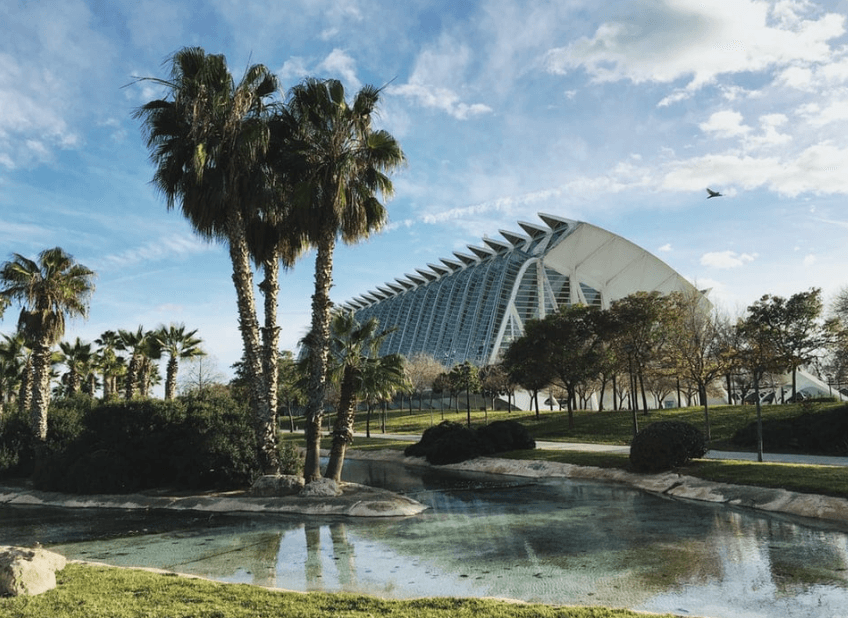 Valencia 4 - Park with a touch of water.png